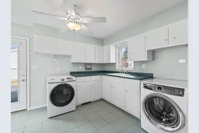 460 E Broadway Avenue, Crystal Lake, IL 60014 - Photo 16