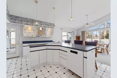 460 E Broadway Avenue, Crystal Lake, IL 60014 - Photo 6