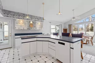 460 E Broadway Ave, Crystal Lake, IL 60014 - Photo 6