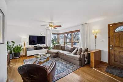 915 S Owen Street, Mount Prospect, IL 60056 - Photo 2