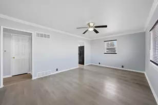 722 W Park Ave, Aurora, IL 60506 - Photo 6