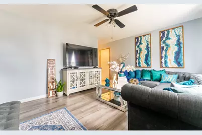 12 E Pine Street, Streamwood, IL 60107 - Photo 2