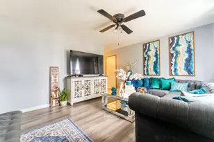 12 E Pine St, Streamwood, IL 60107 - Photo 2