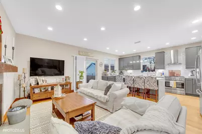 5233 N Osceola Avenue, Chicago, IL 60656 - Photo 2