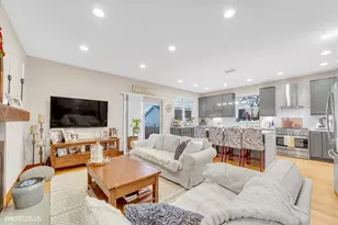 5233 N Osceola Ave, Chicago, IL 60656 - Photo 2