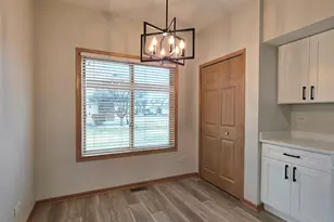 8237 Auburn Ln, Frankfort, IL 60423 - Photo 4