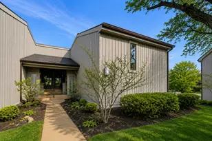 83 Thornhill Ln, Lake Barrington, IL 60010 - Photo 2