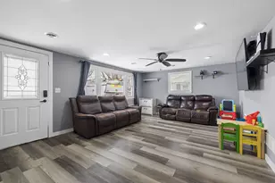 305 Roland St, Wilmington, IL 60481 - Photo 2