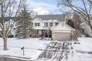 246 Montclair Rd, Vernon Hills, IL 60061 - Photo 2
