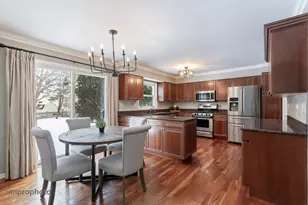 246 Montclair Rd, Vernon Hills, IL 60061 - Photo 4