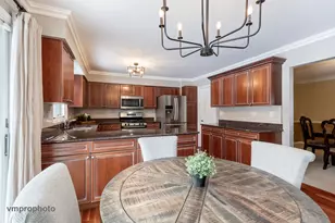 246 Montclair Rd, Vernon Hills, IL 60061 - Photo 6