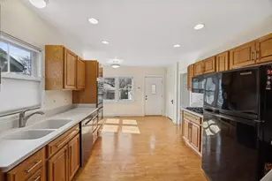 529 S Euclid Ave, Oak Park, IL 60304 - Photo 8