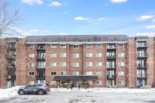 4721 St Joseph Creek Rd, Lisle, IL 60532 - Photo 2