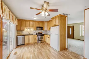 1154 Pegwood Dr, Elgin, IL 60120 - Photo 6