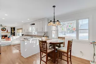 4907 Valerie Dr, Crystal Lake, IL 60014 - Photo 6