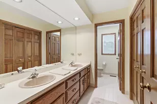 8261 Lake Ridge Dr, Burr Ridge, IL 60527 - Photo 36