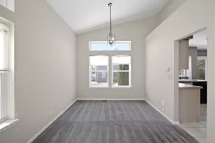 9038 Hillcrest Ln, Woodridge, IL 60517 - Photo 8