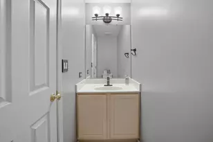 9038 Hillcrest Ln, Woodridge, IL 60517 - Photo 10