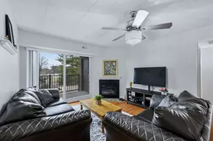 73 W Pier Dr, Westmont, IL 60559 - Photo 6