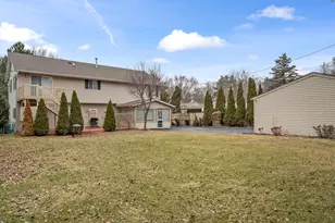 2819 Sun Valley Dr, Cary, IL 60013 - Photo 2