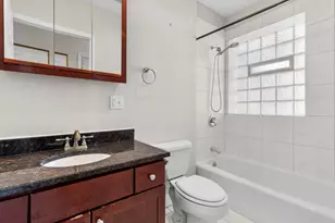 512 E Oakwood Blvd, Chicago, IL 60653 - Photo 22