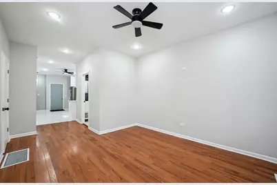 [Address not provided], Chicago, IL 60617 - Photo 4