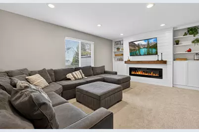 9 Annandale Court, Lake in the Hills, IL 60156 - Photo 2