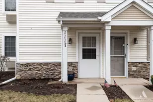 1117 Silverstone Dr, Carpentersville, IL 60110 - Photo 6