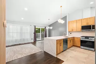 531 Lasalle Ln, Buffalo Grove, IL 60089 - Photo 4