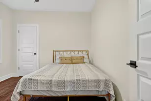 7642 S Merrill Ave, Chicago, IL 60649 - Photo 10