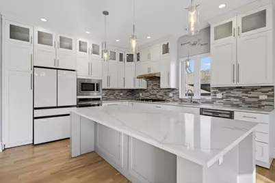 6339 N Leona Avenue, Chicago, IL 60646 - Photo 8