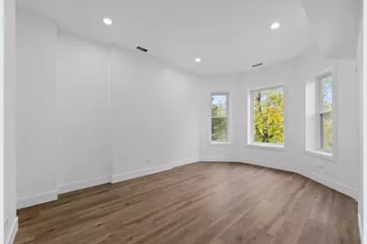 1421 E 69th Place, Chicago, IL 60637 - Photo 4