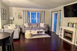 350 Crystal Ridge Dr, Crystal Lake, IL 60014 - Photo 6