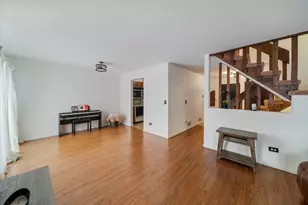 302 Linden Ln, Wheeling, IL 60090 - Photo 12