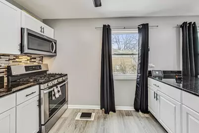 318 Marquette Street, Park Forest, IL 60466 - Photo 8