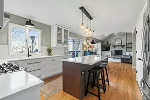 2450 Tanglewood Dr, Lisle, IL 60532 - Photo 8