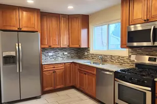 525 Glenshire Ln, Glenview, IL 60025 - Photo 2