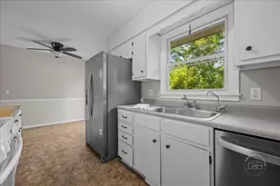 1607 Oak St, Saint Charles, IL 60174 - Photo 4