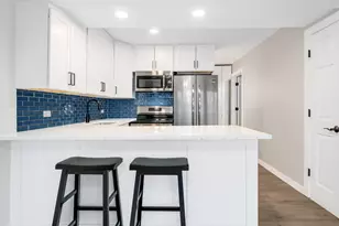 5516 E Lake Dr, Lisle, IL 60532 - Photo 8