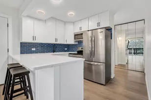 5516 E Lake Dr, Lisle, IL 60532 - Photo 4