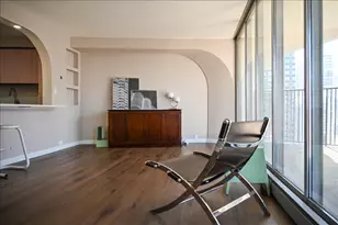 300 N State St, Chicago, IL 60654 - Photo 2