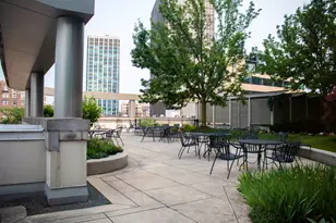 807 Davis St, Evanston, IL 60201 - Photo 20