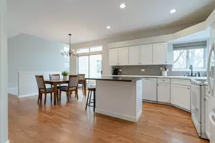 555 Meadowview Dr, Wauconda, IL 60084 - Photo 8