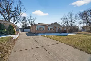 7929 W 74th St, Bridgeview, IL 60455 - Photo 2