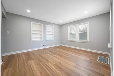 2316 N Hawthorne Avenue, Melrose Park, IL 60164 - Photo 10