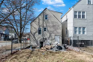 12025 S Prairie Ave, Chicago, IL 60628 - Photo 22