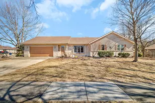 214 Deerpath Dr, Minooka, IL 60447 - Photo 2