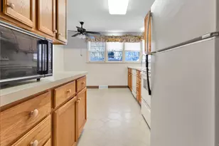 1760 E 158th St, South Holland, IL 60473 - Photo 4