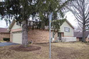 238 Royal Ln, Bloomingdale, IL 60108 - Photo 2