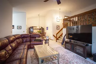 238 Royal Ln, Bloomingdale, IL 60108 - Photo 4